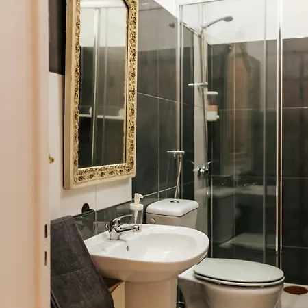 Aquilla Family 203 Homestay Lisbon